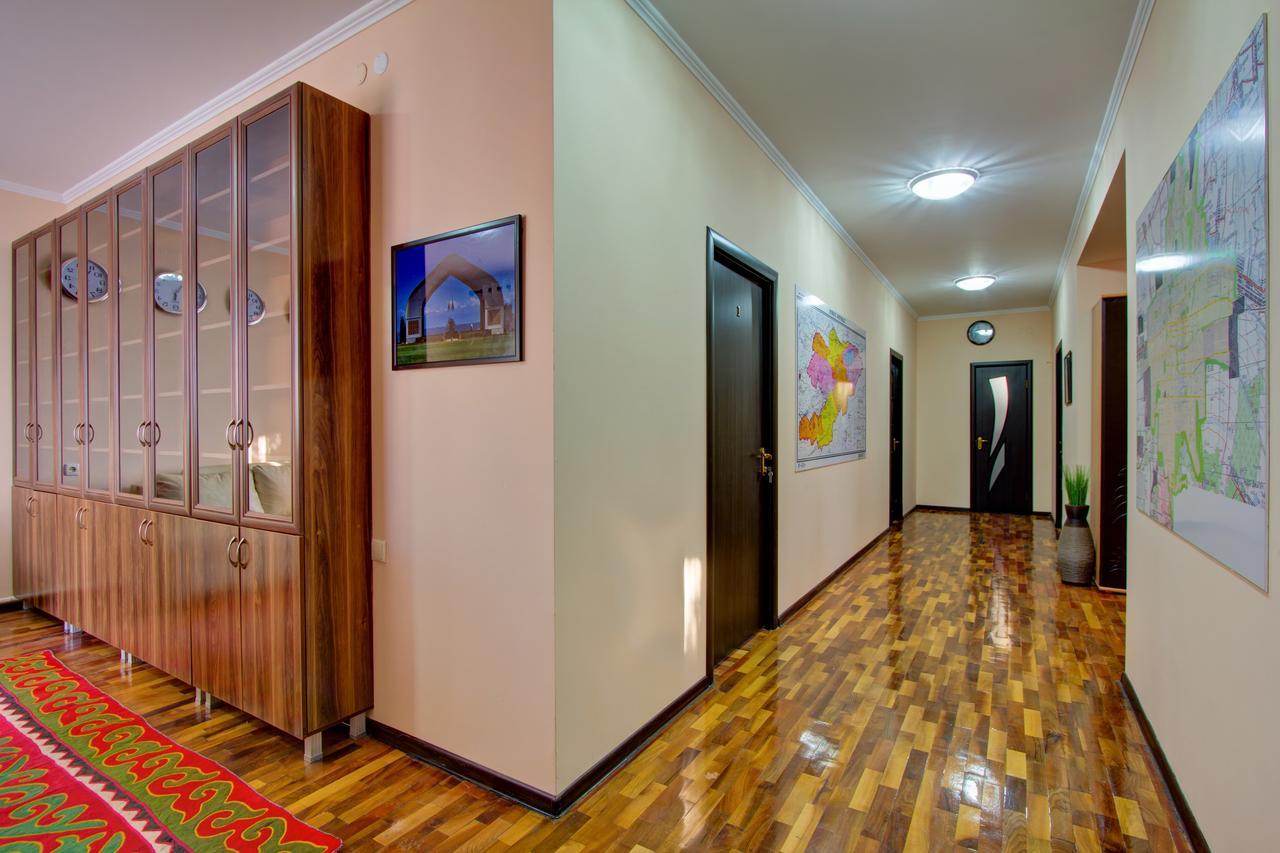 Centre Hostel บิชเคก ภายนอก รูปภาพ